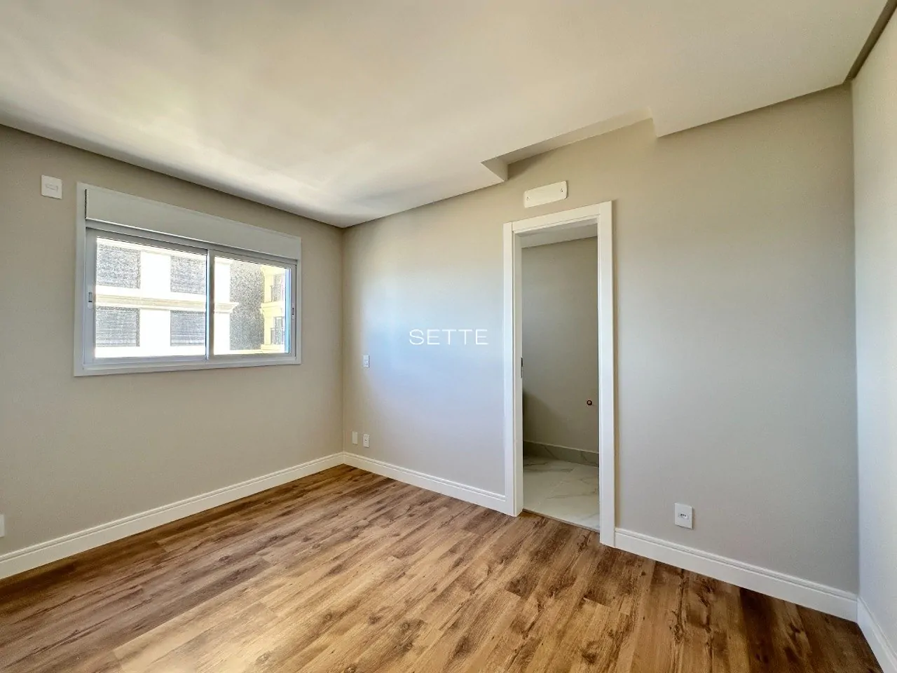 i561B_39693c5b3d855a2