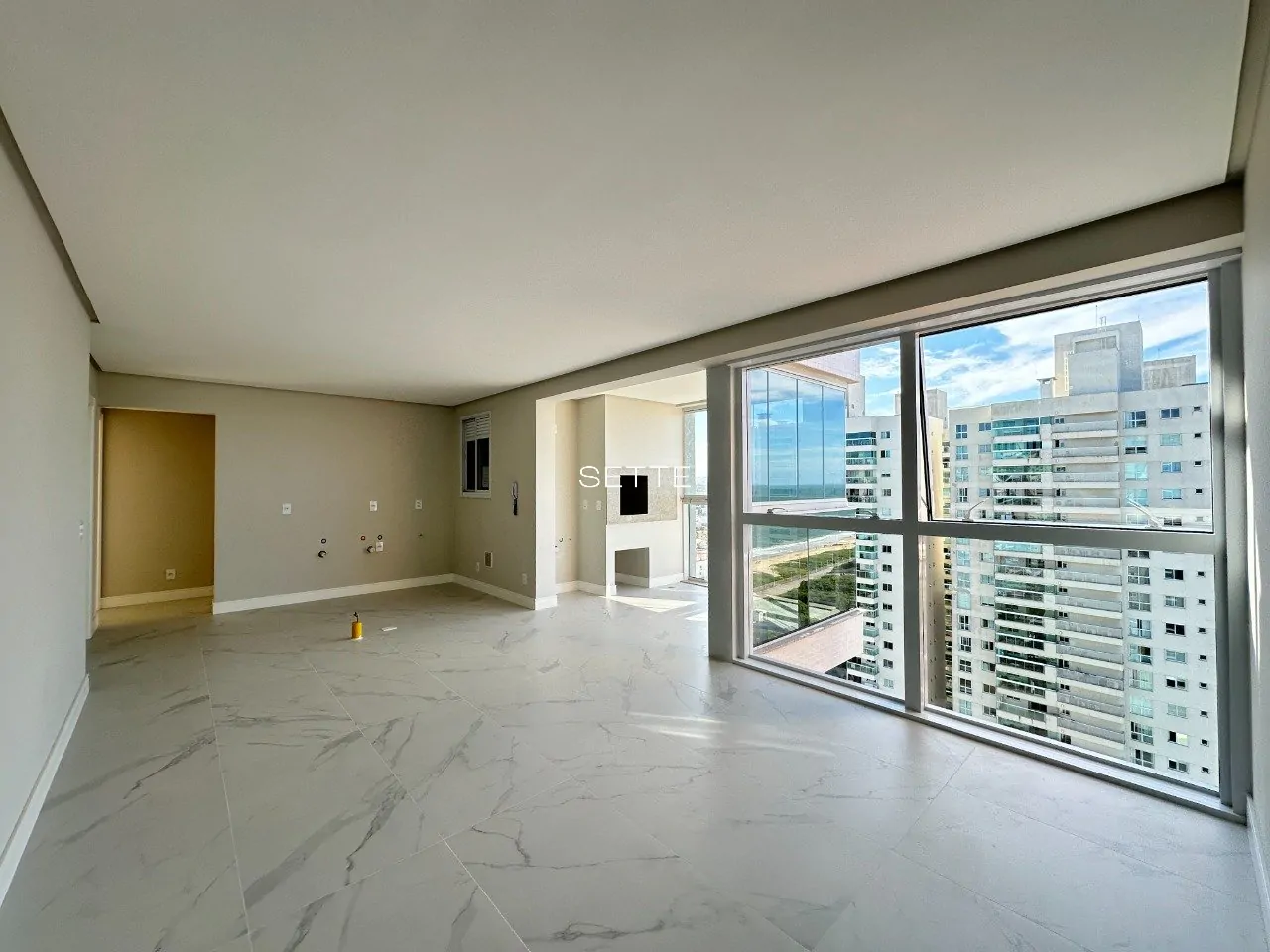 i6le5W6cm_40693c59c64c958