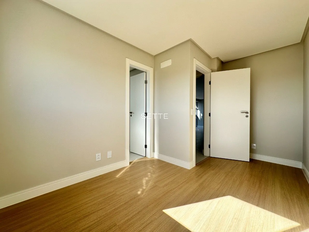 i6le5W6cm_40693c59de4904c