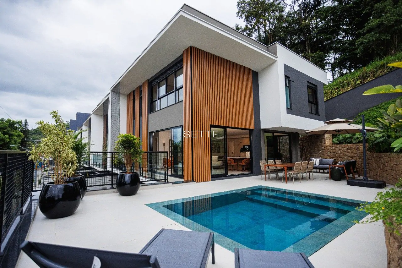 ie8696rY7m4A15B_1768eea2385168f